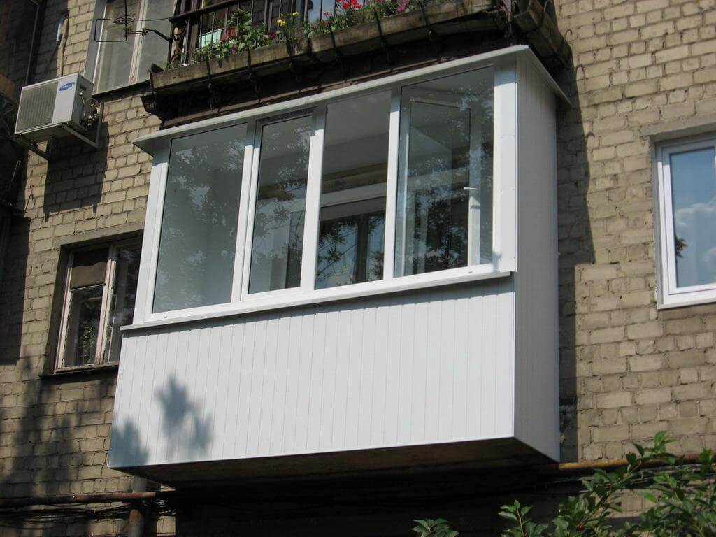 Остекление балкона и отделка