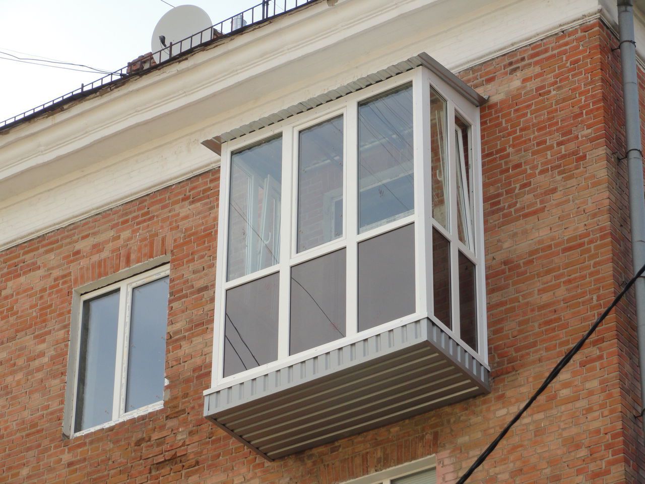 Полноценное остекление балкона